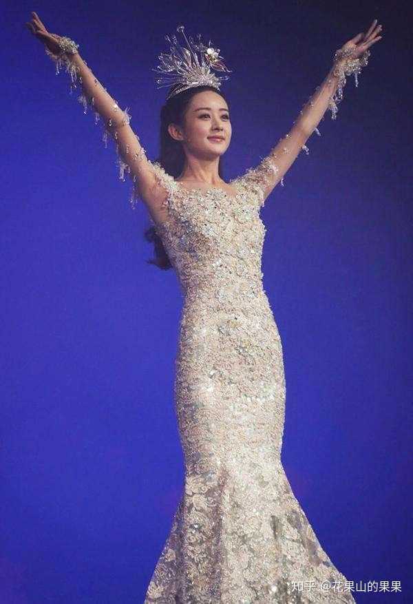 2015年赵丽颖凭借《杉杉来了》成为当年金鹰艺术节的金鹰女神