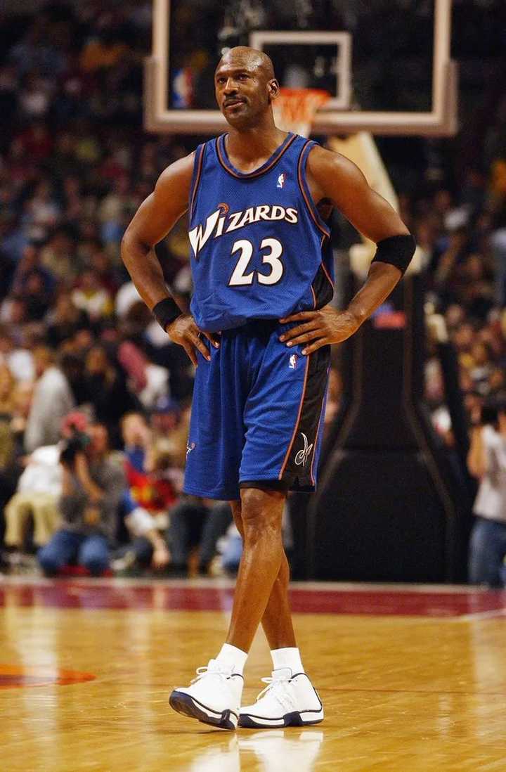 那么你去翻翻乔丹2000年-2001年在奇才当总经理时做的操作记录,我相信