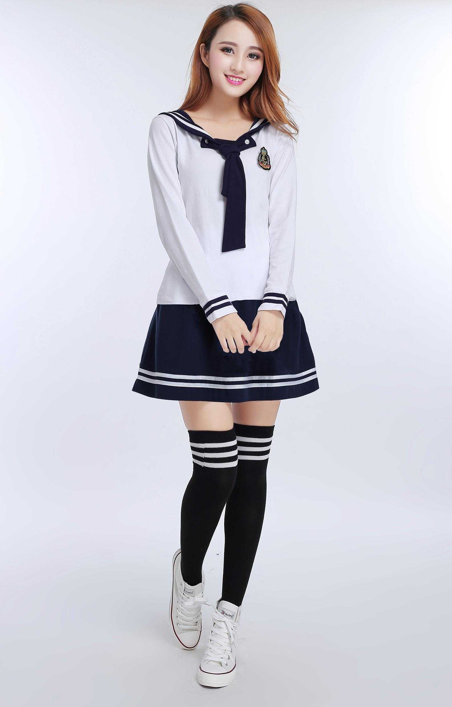 最近感觉在国内看到越来越多的年轻女生在街头穿着jk制服.