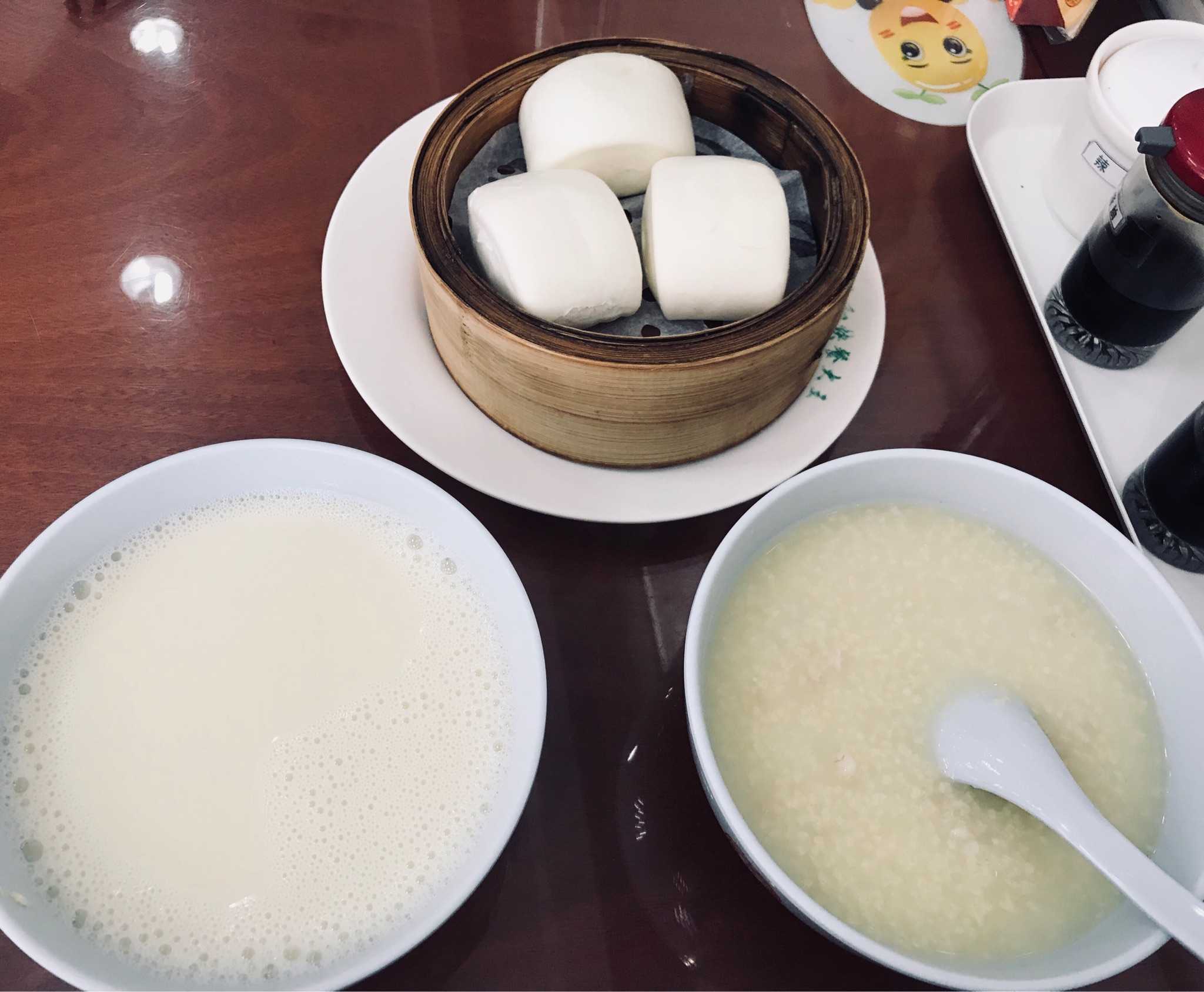 只知道梦里的我们也在喝小米粥豆浆和标配奶香馒头,本来想坐在我们第