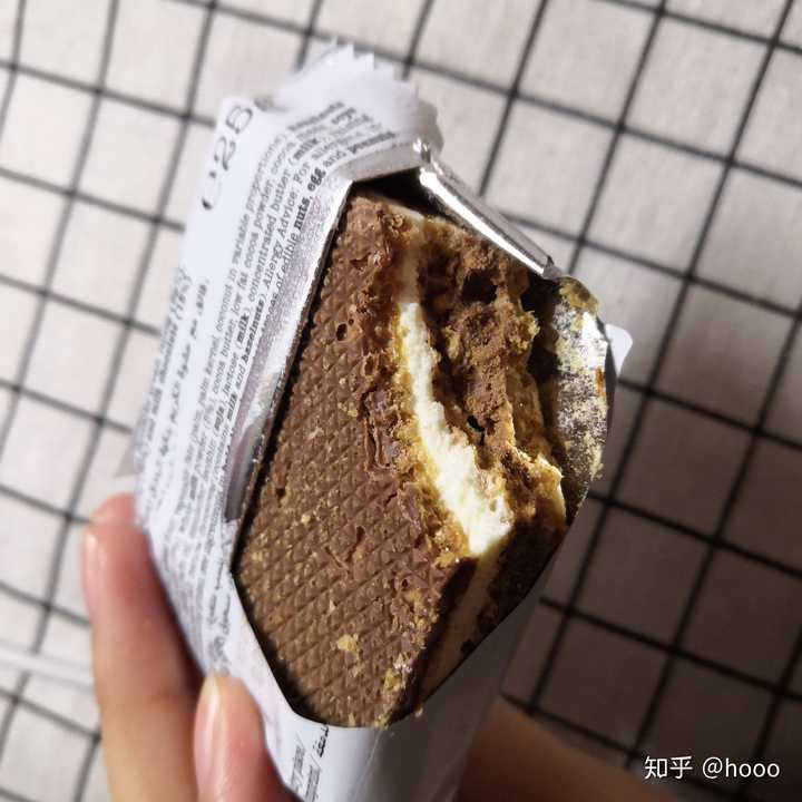 良品铺子的烤巧克力 巧克力燕麦曲奇饼干  spitz威化饼 无意中买的 吃