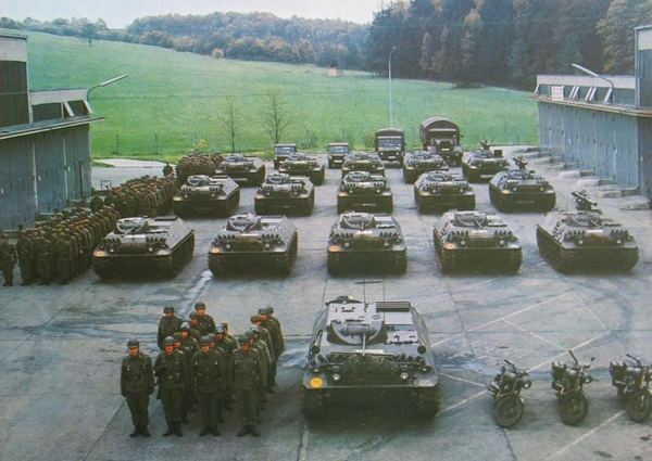 现代步兵战车是不是贪多求全样样稀松的典型，装甲输送车+搭载步兵战车火力系统专业支援车不好吗？