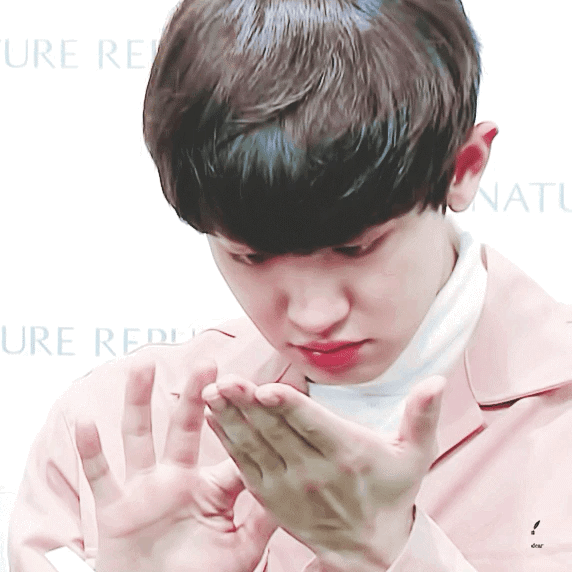 朴灿烈被曝17年开始地下恋情3年出轨10多次且背地骂过队内他讨厌的