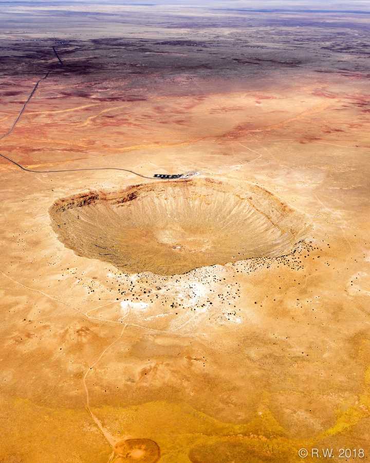 meteor crater,世界上最大保存最完好的陨石坑之一.