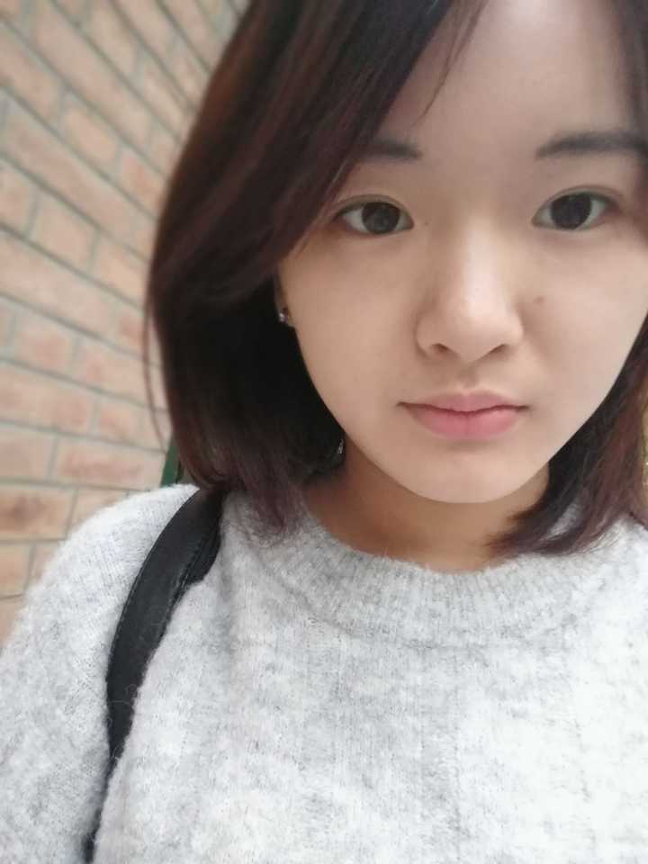 鼻子大而塌的漂亮女孩子,有谁可以来个例子么?