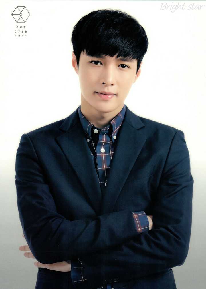 整张脸就嘴稍微有一点不协调,总体还是很周正的.