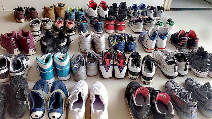 上图 宿舍三个人的鞋