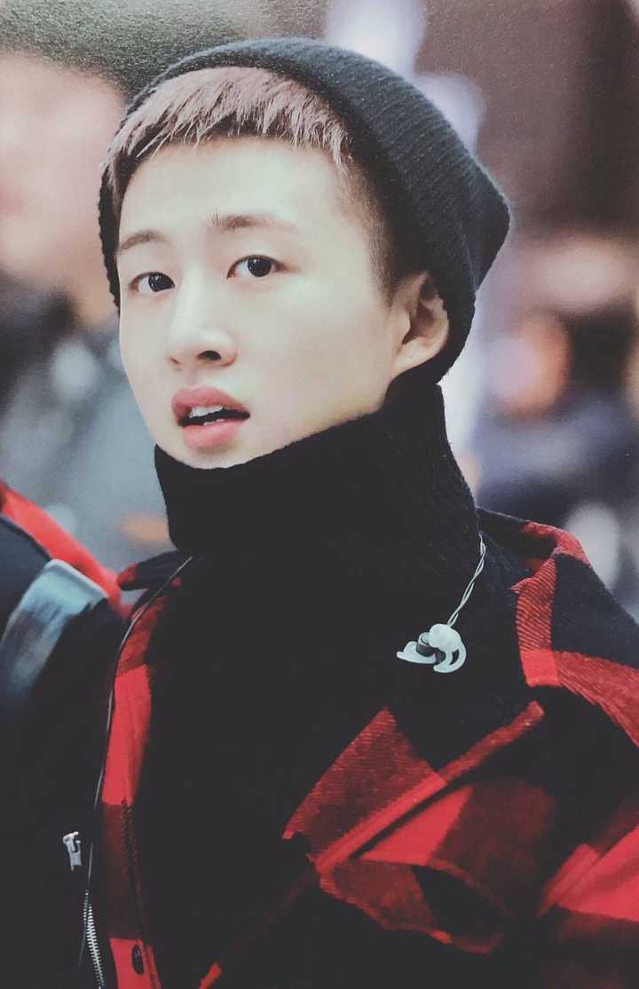 嗯    我认为好看的 那肯定是主观了    我本命 金韩彬 韩彬的颜很
