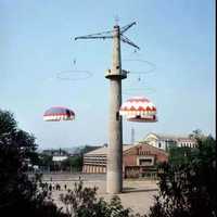 重庆人还记得两路口的跳伞塔吗