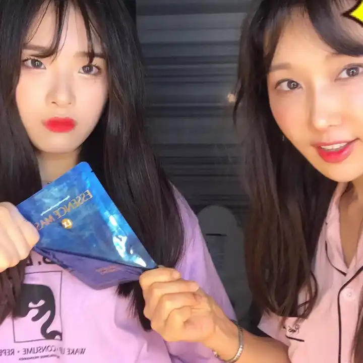 身材火辣,和女儿同框似姐妹,别人猜不出年龄是一种什么体验?