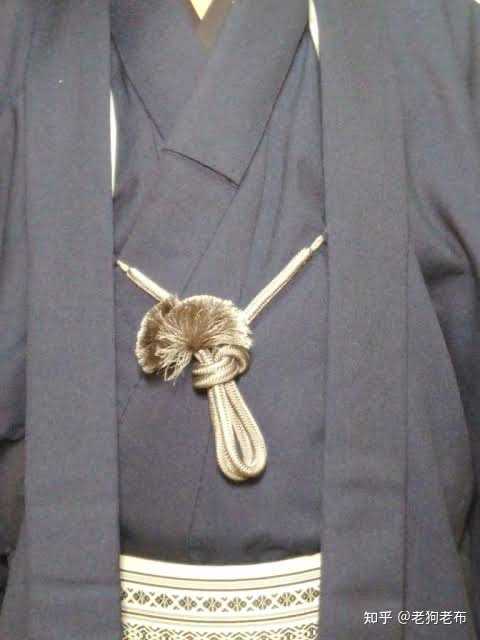 日本男士和服胸前挂的小毛球是什么 知乎 日本男士和服胸前挂的小毛球是什么 知乎