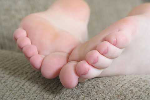 送女生礼物向来是世界难题,关注我,让你精致送礼知物and送礼脚痒治理