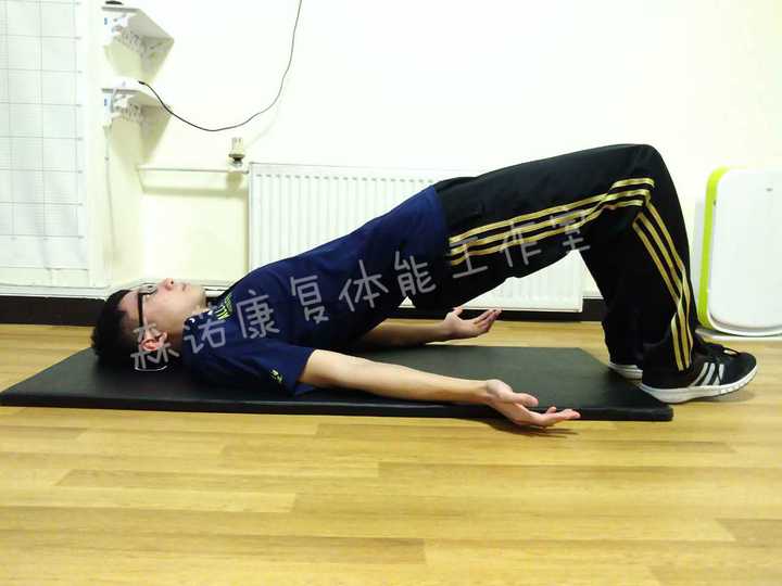 屈髋屈膝90度 瑞士球训练