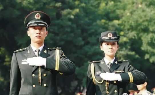 如何看待jk制服做成軍裝的樣子?