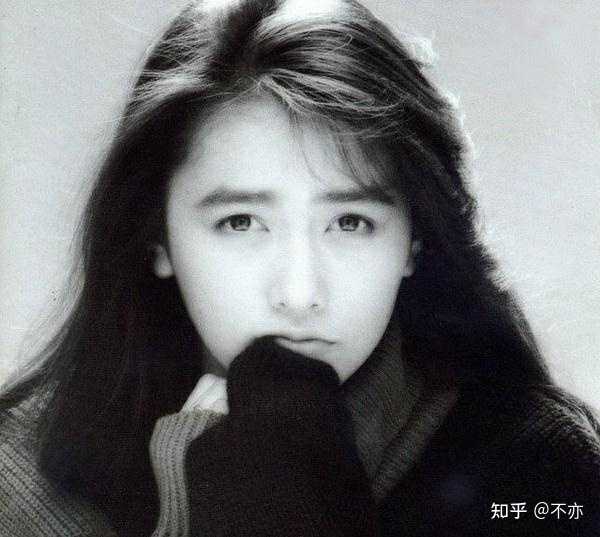 为什么非常多的明星都有斜视而不去治疗 知乎