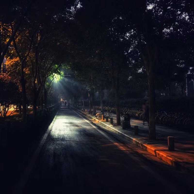 加班生活# 去年刚回武汉的某一天,加班到很晚,路