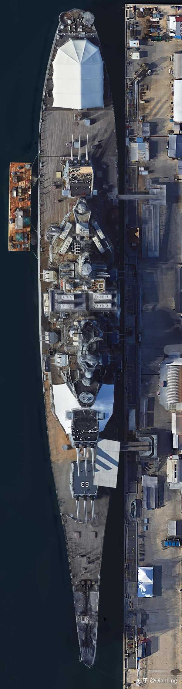 qianling 的想法: 卫星地图上,珍珠港的密苏里号战列舰,分… 