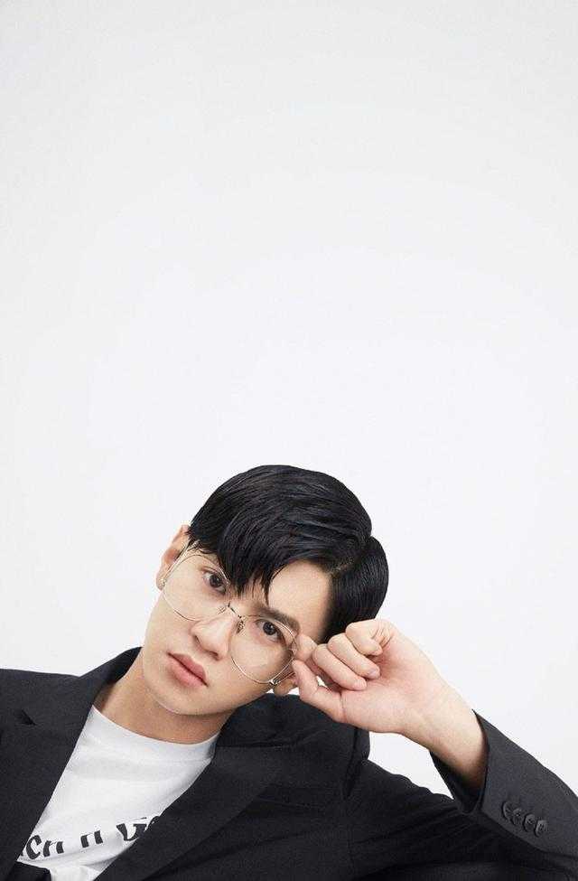 带上知识分子小眼镜,瞬间变成"斯文败类".