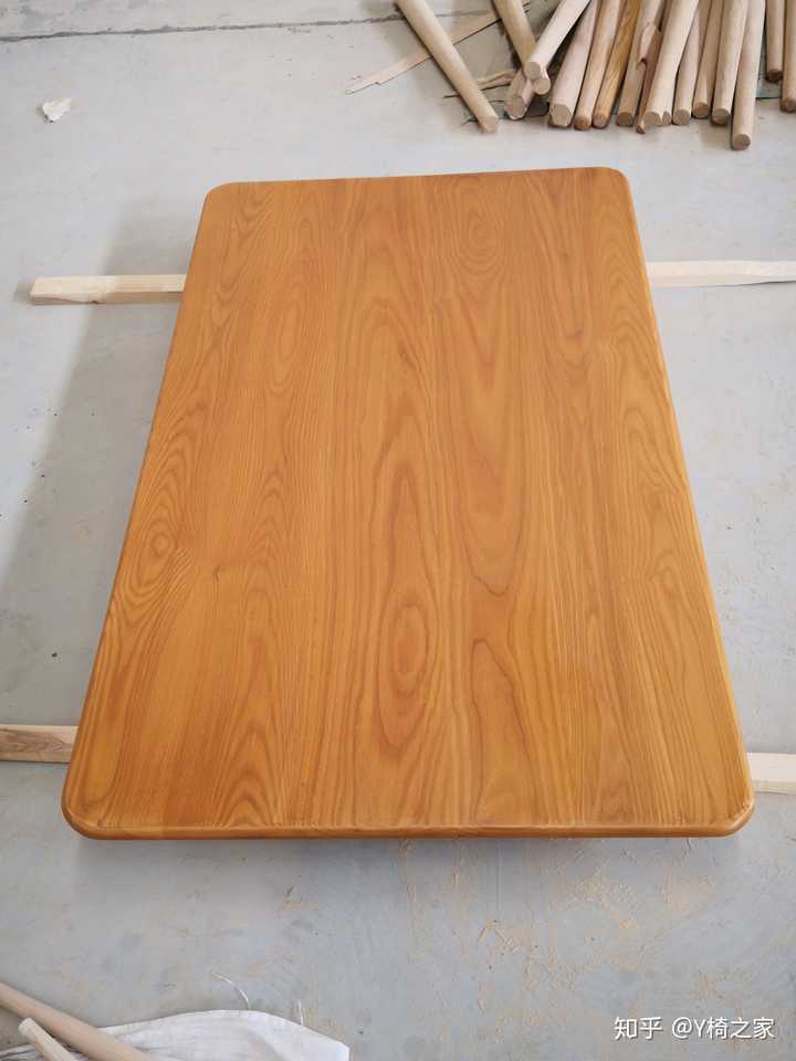 白蜡木栗壳色餐桌