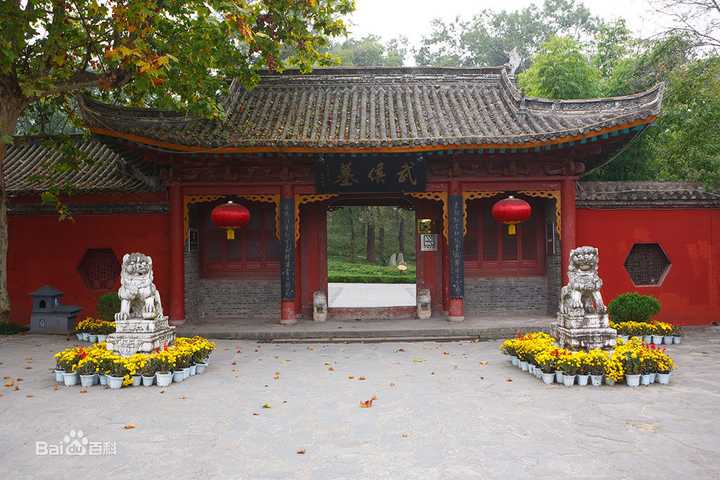 很多名人的墓祠在汉中,马超墓也在勉县,开辟丝绸之路的张骞墓在城固