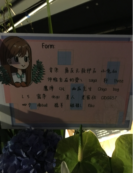 然后签售的时候,你可以什么都不买 拿着一张海报过去,柿子会很友好的