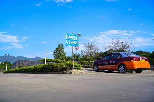 零基础还没摸过车，该怎么克服学车前的紧张焦虑？