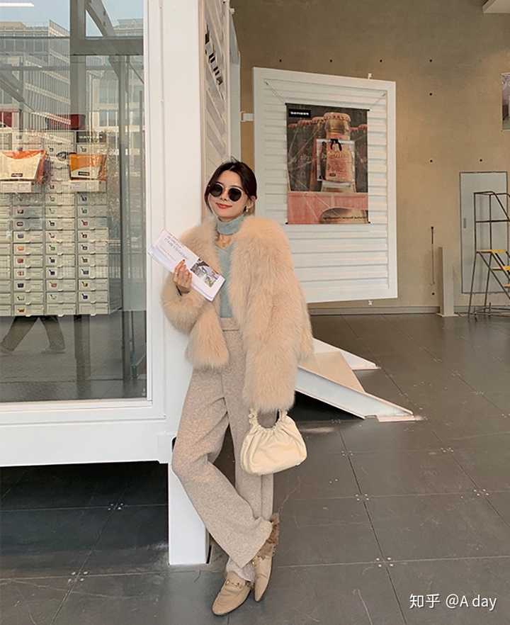 貂皮大衣配什么样的下衣显时尚