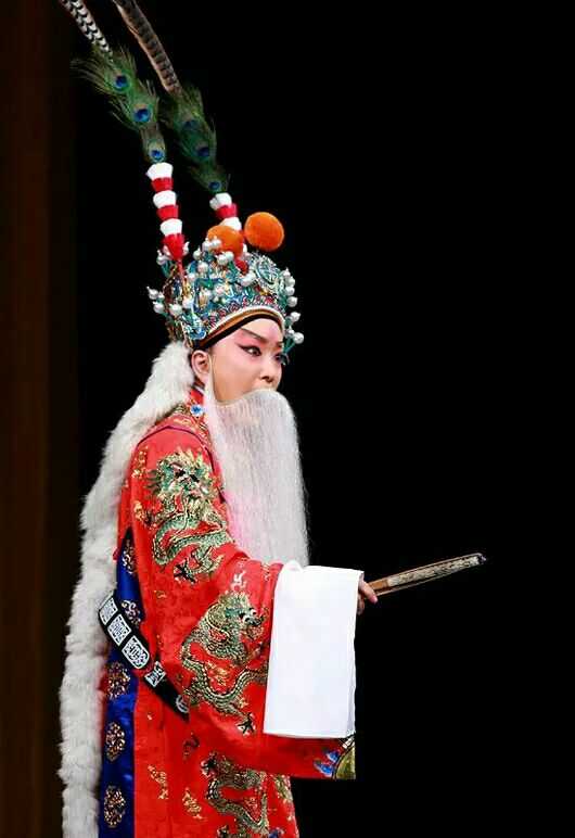 老生王珮瑜,坤生虽然在身高上有点劣势,但在颜值上总是占有优势的