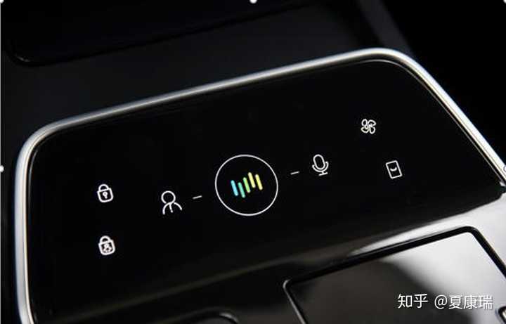 威马汽车的触控设计就体现了大道至简的道理,将触控功能主要集中在