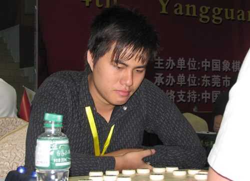 越南象棋水平 被越南人称为越南棋魂的阮成保与阮武军,曾在国际赛场上