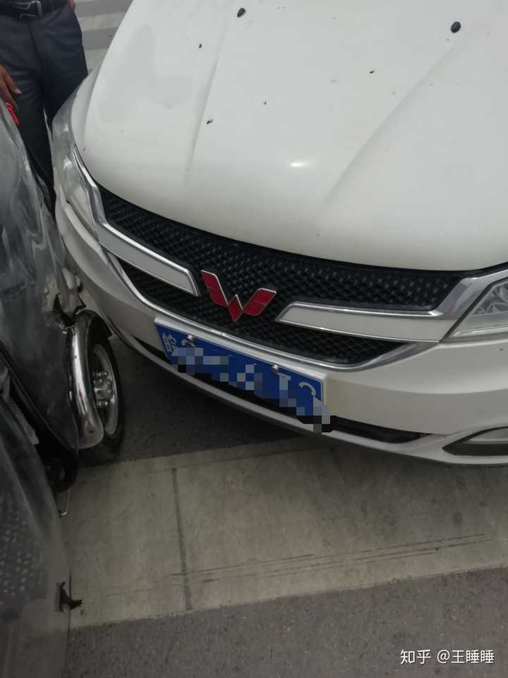 给车主个面子,给车牌号打个马赛克.