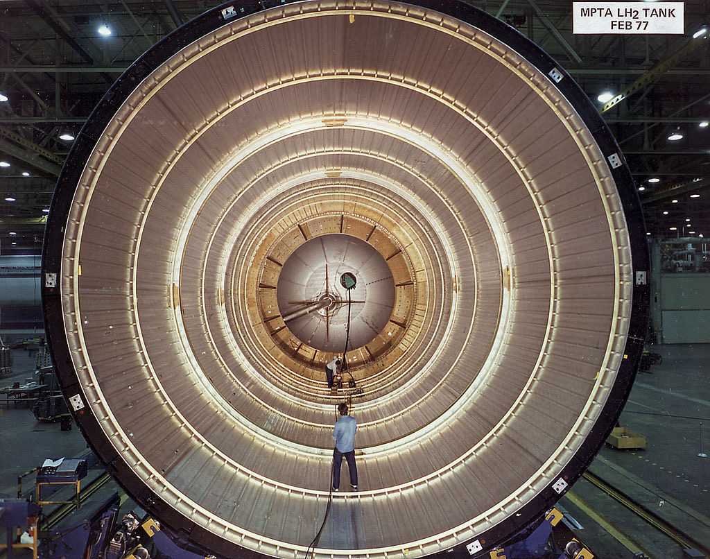 昨天介绍了新年期间我国首个335米直径2195铝锂合金火箭贮箱诞生它的