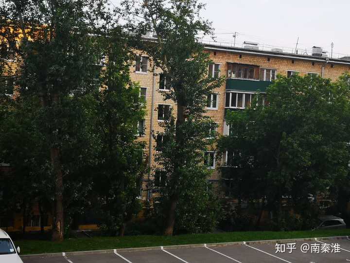 你认为俄罗斯圣彼得堡和莫斯科建筑有不同之处吗 有的话是哪里不同 什么原因造成的 知乎