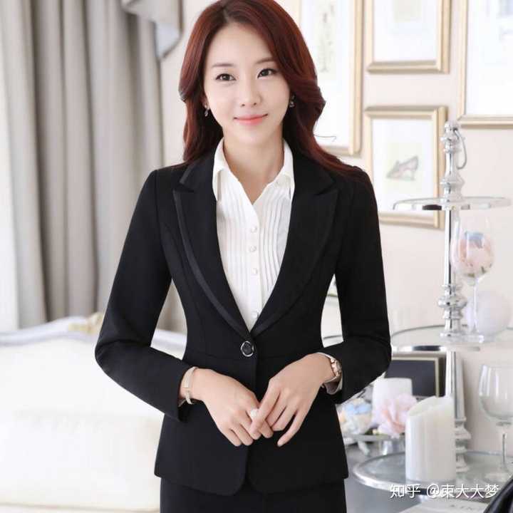 女生准备公考面试服装怎么穿合适?