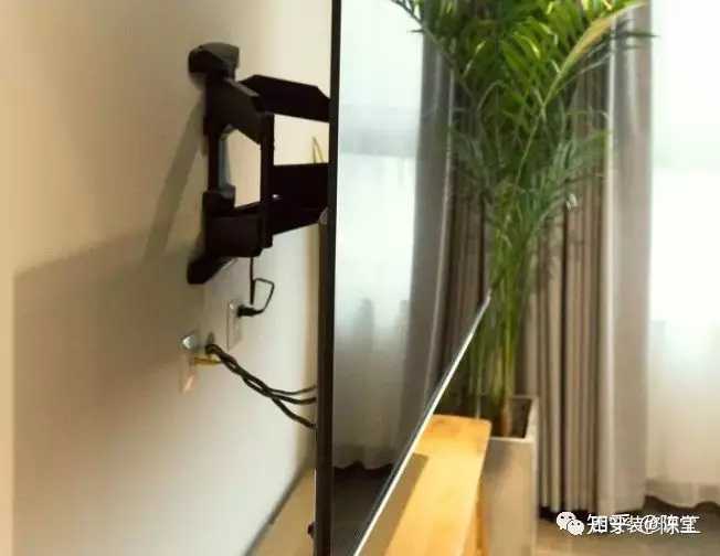电视挂墙后,插座怎么放比较好?