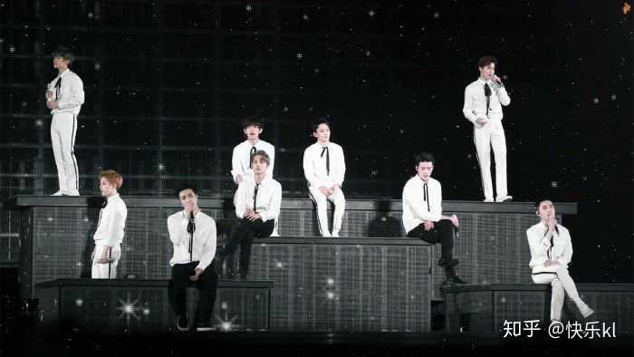 有exo九人合体的可以做电脑壁纸的高清图嘛放大不失真最好是演唱会上