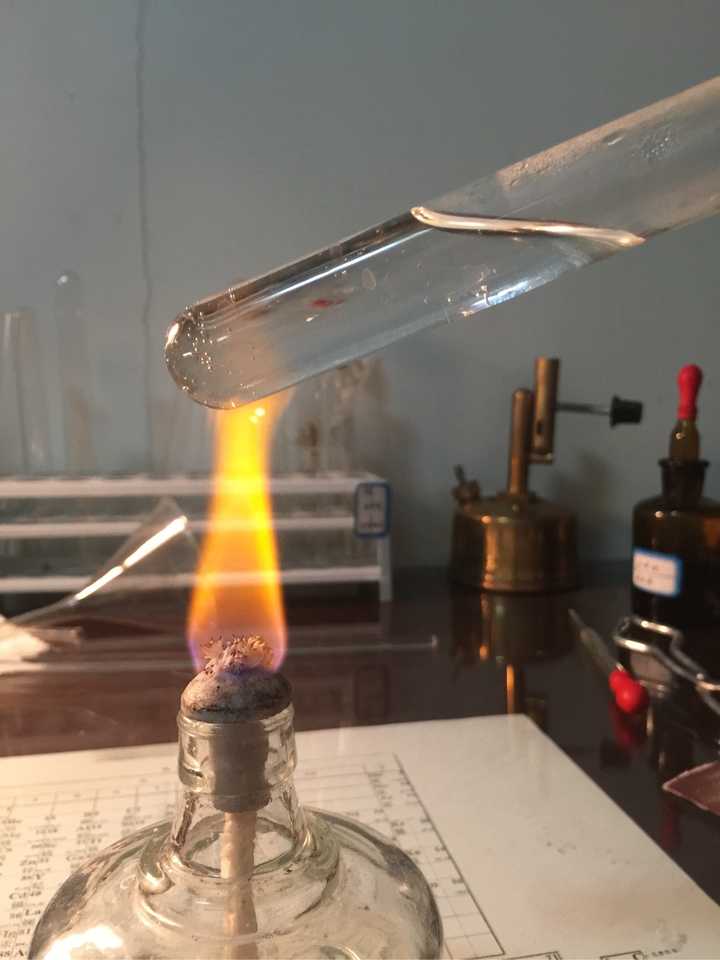 条件是怎样的,若利用过氧化氢的热分解性,以上所说的加热是行不通的