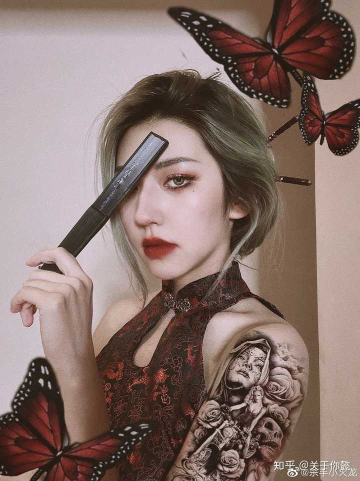 性感小龙  在线p纹身 小龙有很多穿旗袍的照片都特别好看