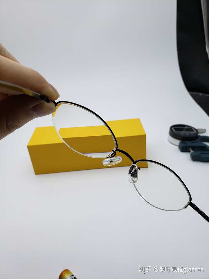 左眼225度右眼625度 50度散光,戴不了隐形眼镜了,请问这种两只眼睛