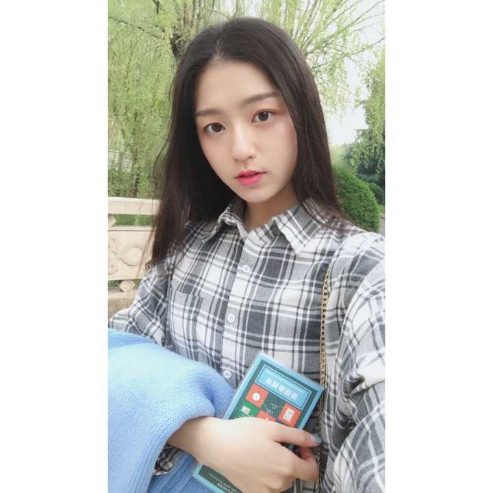 小姐姐能不能爆一爆十几岁时的照片,女大真的会十八变嘛?