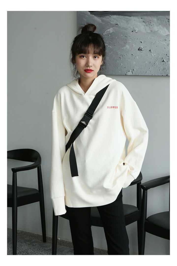 加绒卫衣里面穿件短袖可不可以?