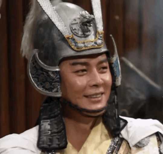 这里好萌  洪宇宙对周瑜的动作表情处理的太 妙笔生花了 这都不美?