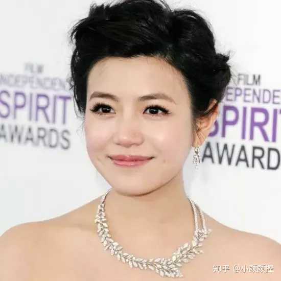 比如陈妍希, 这几位都是胳膊腿儿挺细,唯独一张大脸胖嘟嘟的,看起来