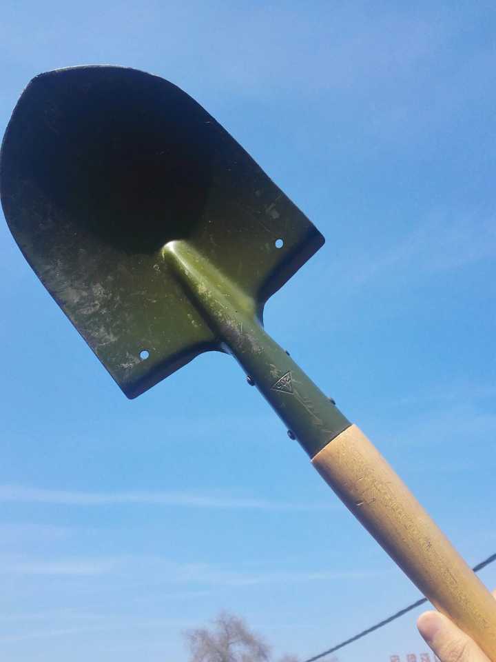 普通人(男)防身,工兵铲与伸缩棍哪个好用?