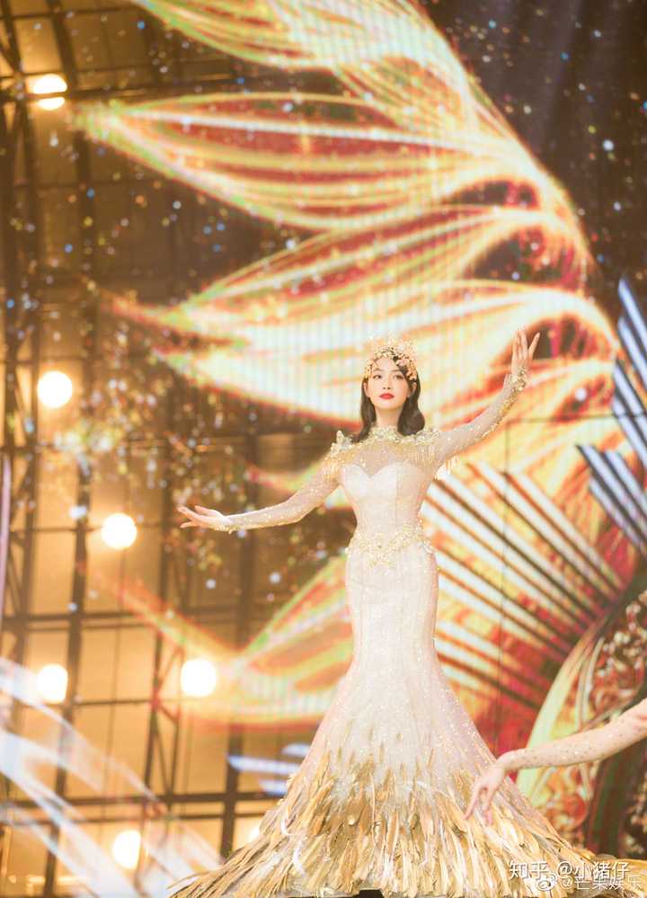 如何看待2020年金鹰女神宋茜穿的礼服设计水平如何