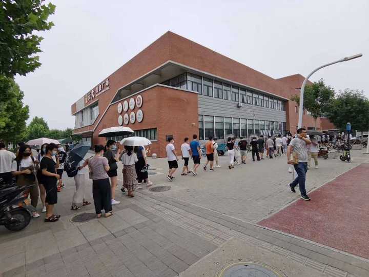 大学生怎么出校门 v2-febb845fb43c344a3ba9b722413feab7_bh.jpg