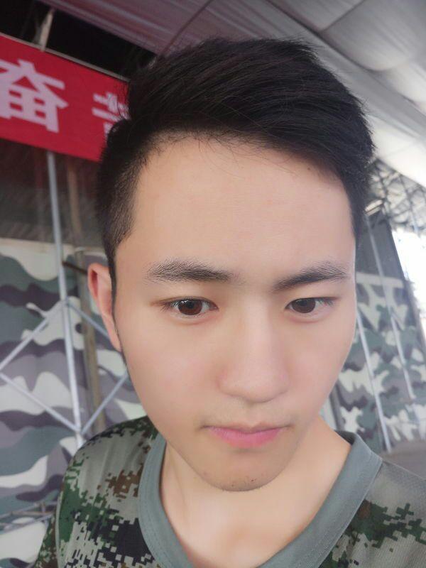 菱形脸的男生适合什么样子的发型?带图?