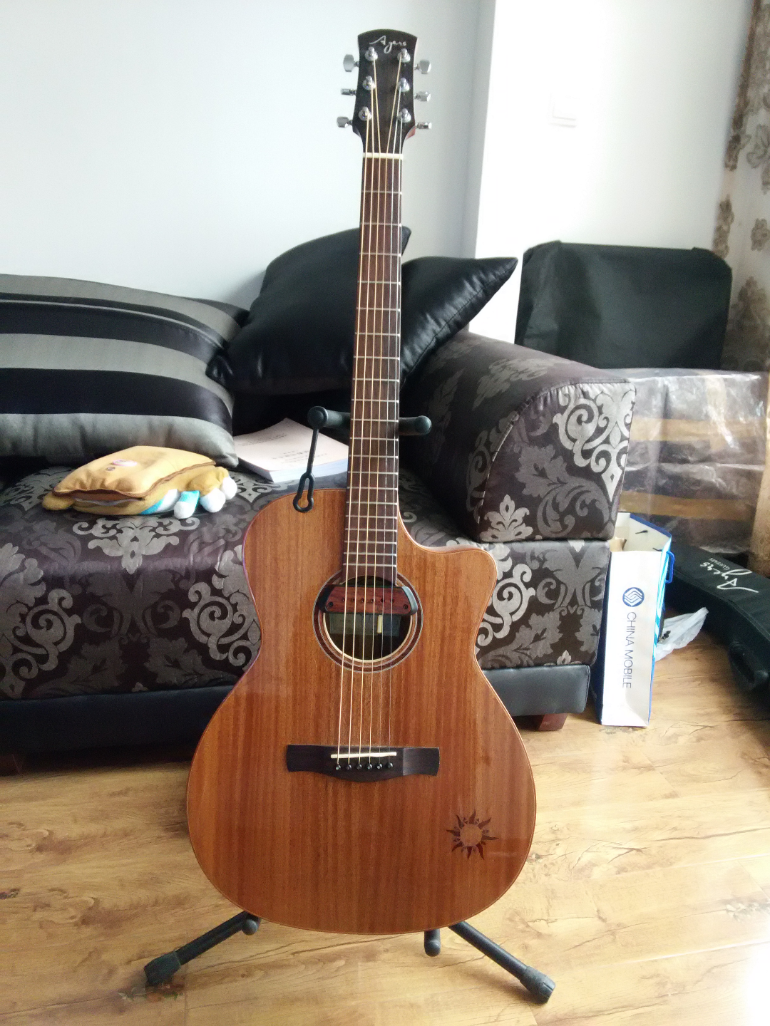 ayersayers小太阳,全桃花芯单板,个人很喜欢这个木纹,阳光下泛金色