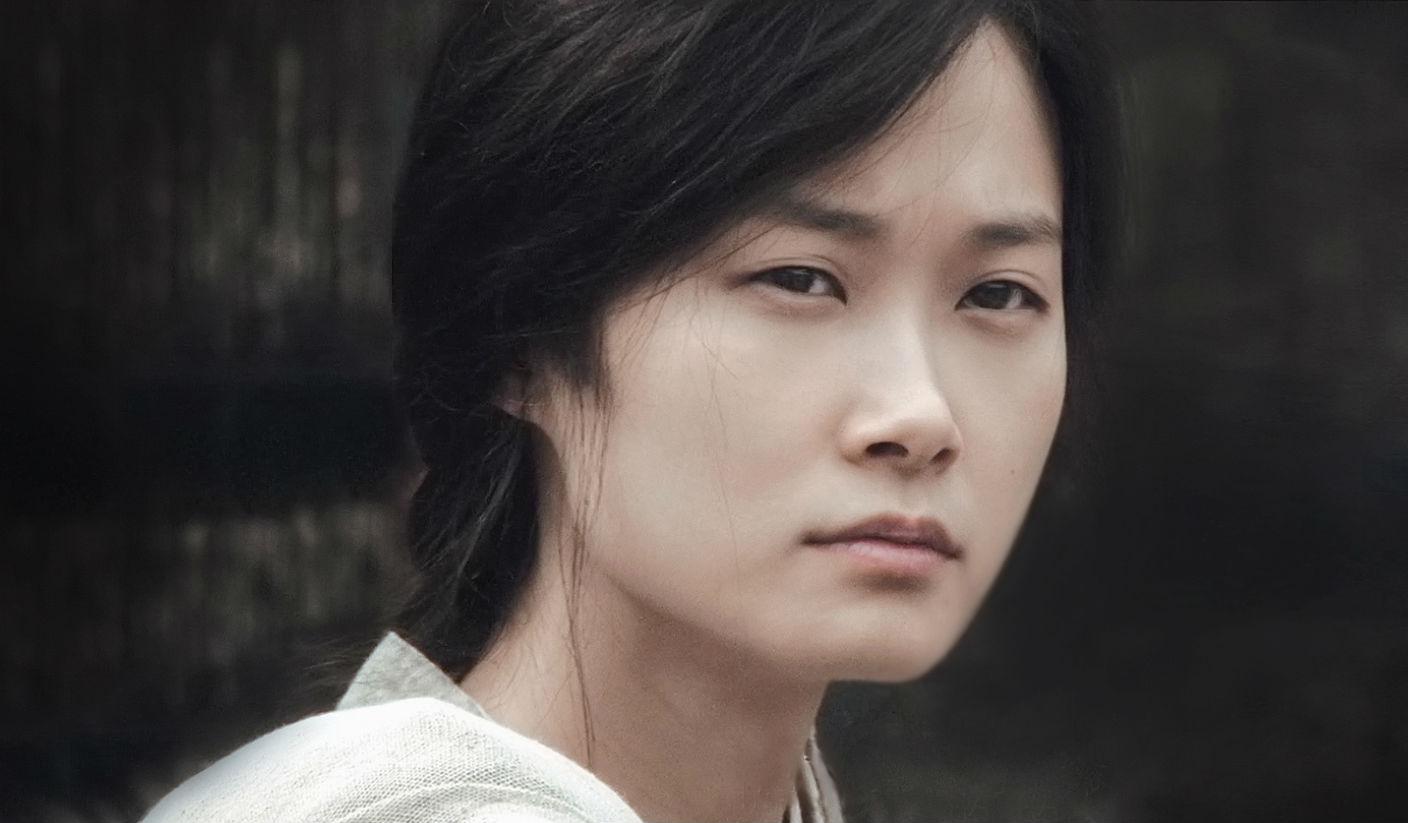 怎样在10米之外用飞刀把10斤的花皮西瓜切成