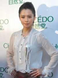 夏天穿什么样的<em>衣服</em>才看不到<em>胸罩</em>痕迹? - 酆贾